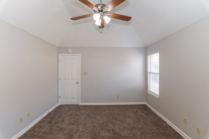 Building Photo - 1262 Breezy Valley Dr