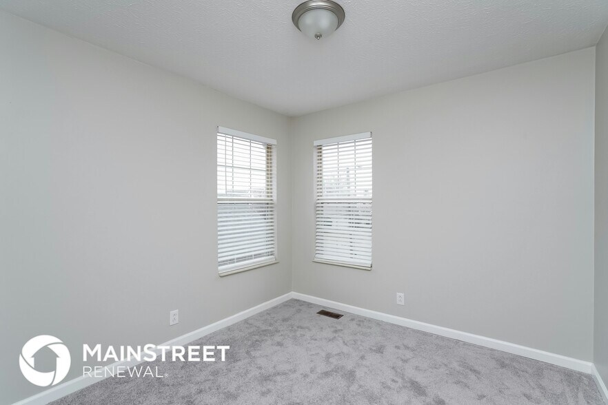 Building Photo - 922 Bexhill Ct S