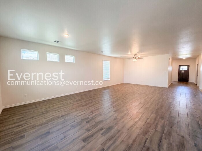 Building Photo - 2231 Hornbeam St