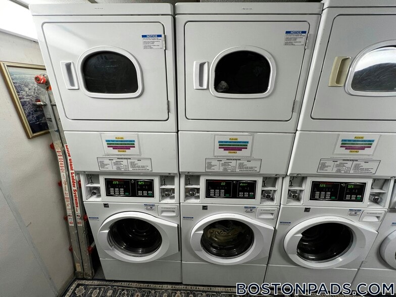 Building Photo - 108 Myrtle St