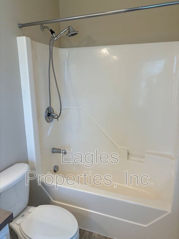 Building Photo - 103 Kestrel Ct