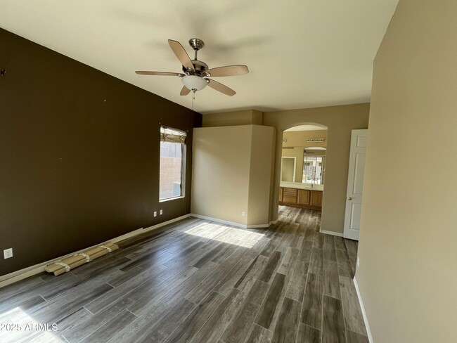 Building Photo - 901 W Oriole Way