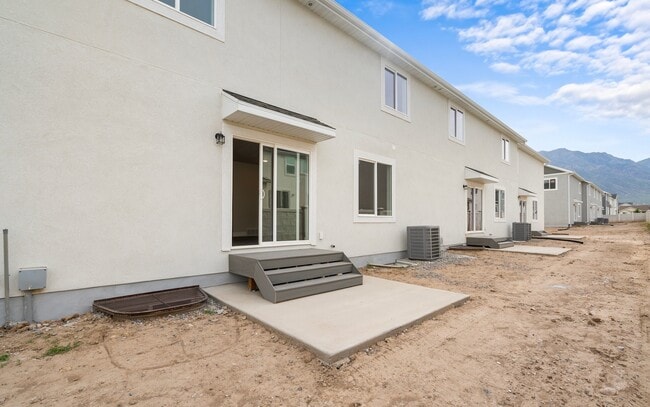 Building Photo - 937 N 215 W