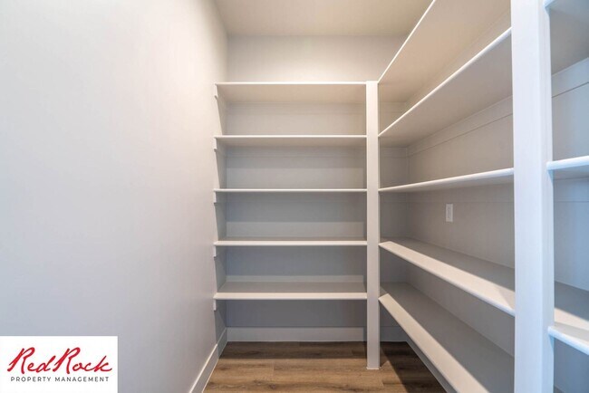 Building Photo - Beautiful 4-Bedroom 2.5 Bath with a 3 Car ...