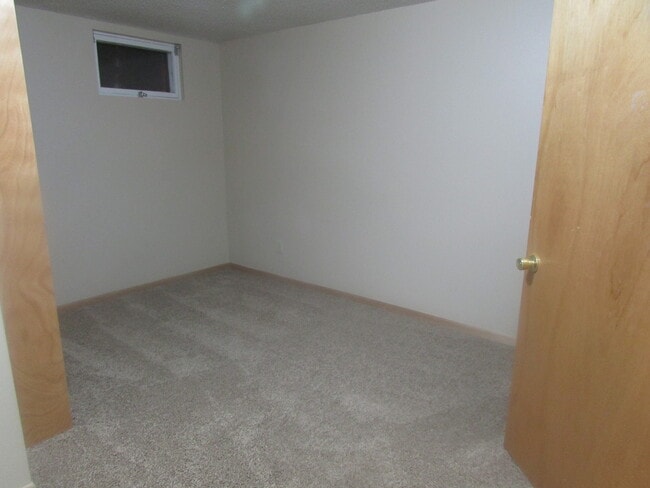 Building Photo - 3 BED | 2 BATH | CARPORT | WEST RAPID