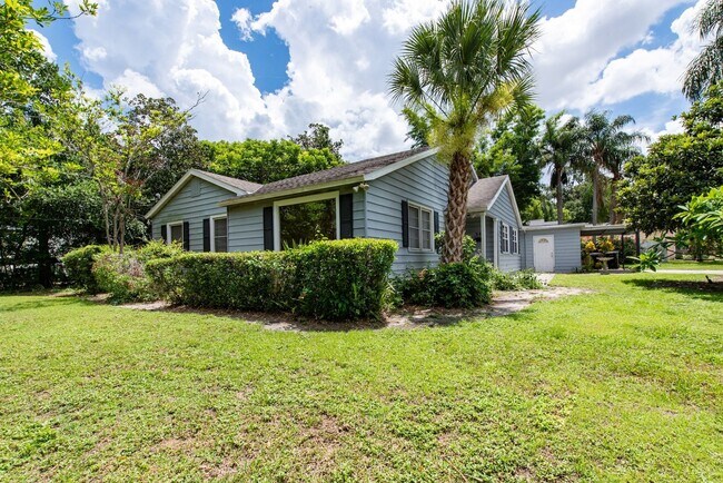 Building Photo - Updated 3/2 House with Bonus Room in Lake ...