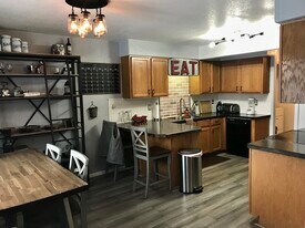 Kitchen / Dining - 1010 Winona Cir