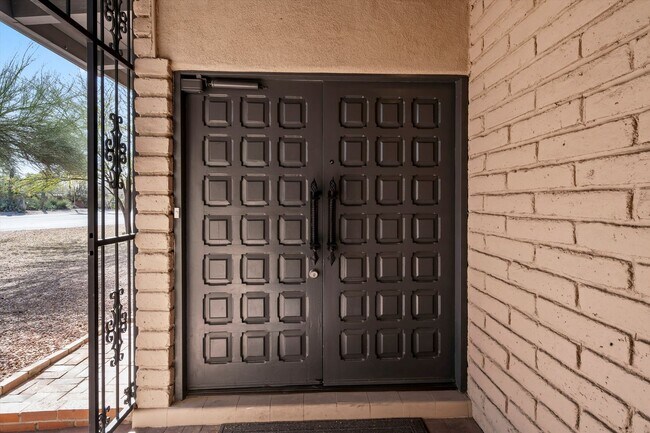 Building Photo - Charming home located in Indian Ridge Esta...