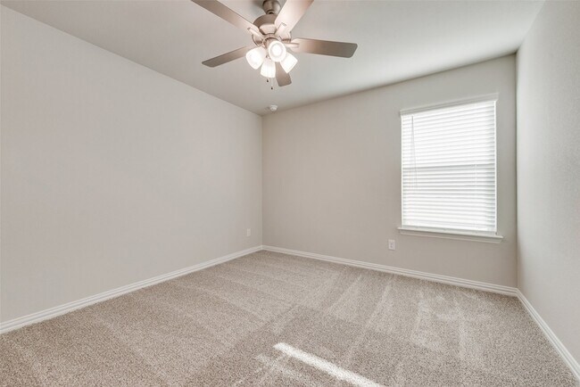 Building Photo - 1532 Twin Frks Dr