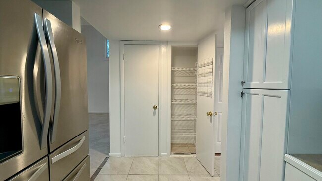 Building Photo - 9243 Green Meadows Way