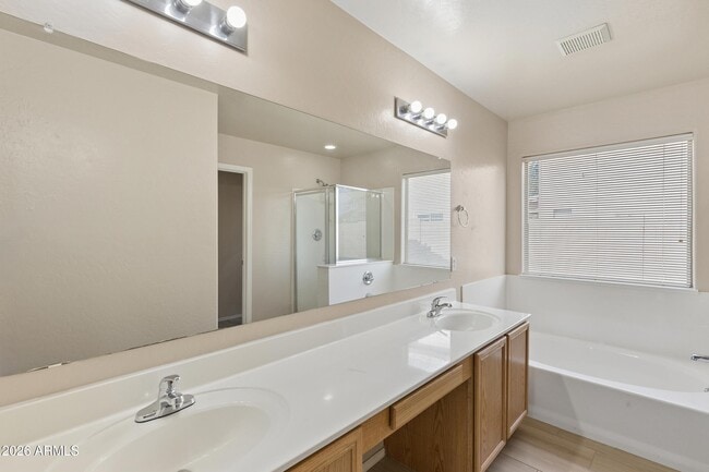 Building Photo - 1576 E Gabrilla Dr