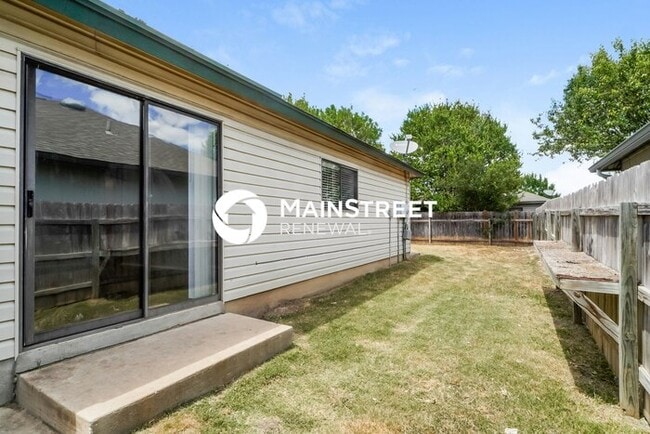 Building Photo - 3 Bedroom Pet-Friendly Home in San Antonio...