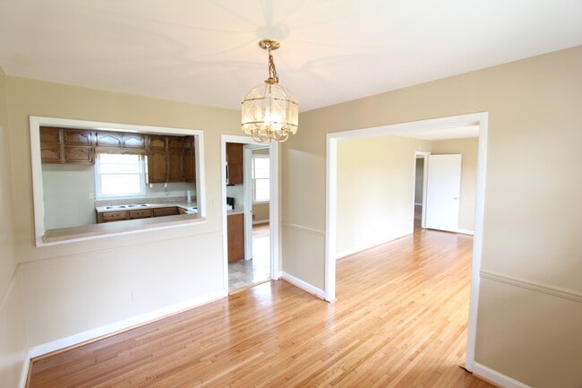 Building Photo - New On The Market!! Will not last long at ...