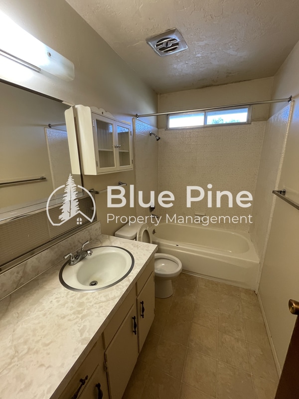 Building Photo - 1489 Mountain View Ln
