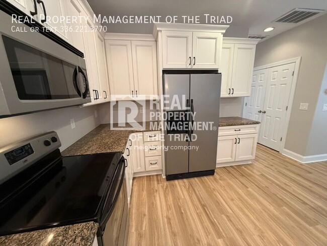 Building Photo - 4994 Wyngate Village Dr
