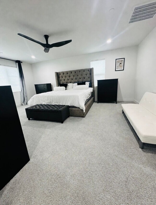 Building Photo - Spencer Crossing 5 Bedroom Modern Pool Home