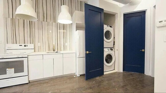 Building Photo - 4 bedroom in BROOKLYN NY 11221