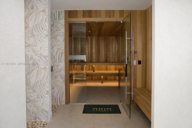 Building Photo - 700 NE 24th St