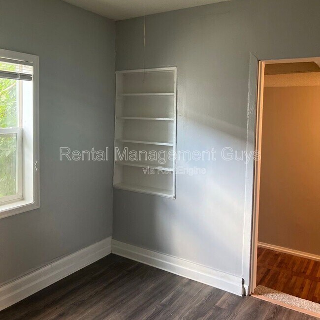 Building Photo - 2110 Fremont Ave N