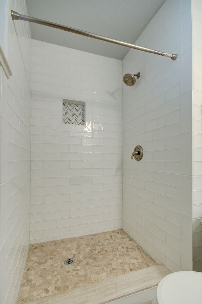 Building Photo - Amazing 3 Bedroom in the Academy Neighborhood