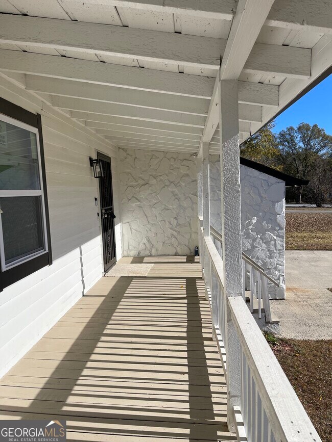 Building Photo - 235 Deerfield Dr