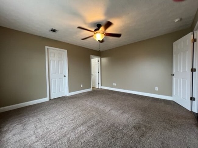 Building Photo - 4 Bedroom, 2 Bath Home in Lee County!