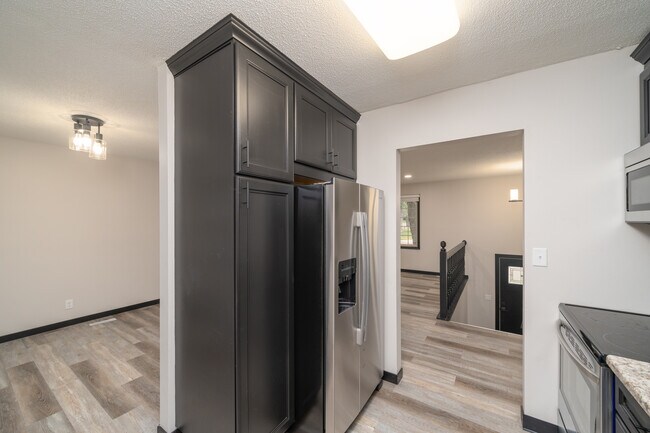 Building Photo - 408 Maple St