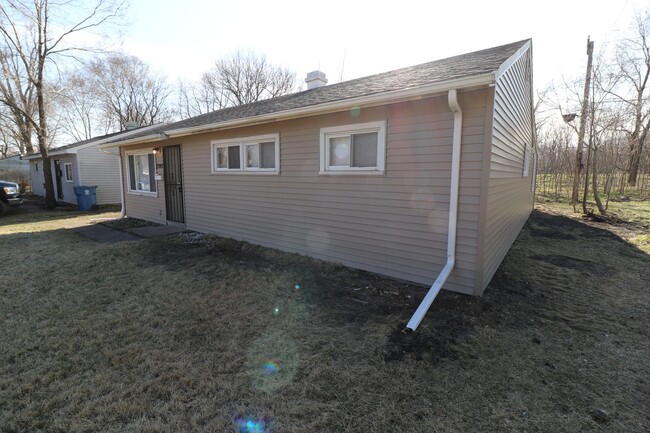 Building Photo - 4 Bedroom Home in Marshalltown