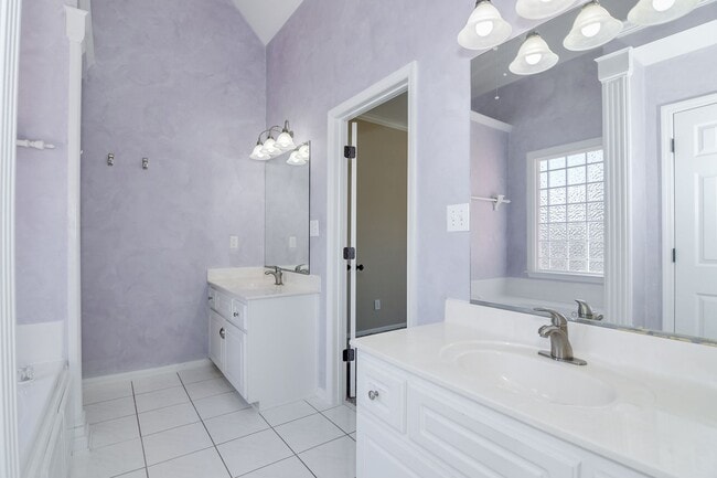 Building Photo - Large 3 Story Home in Evans!