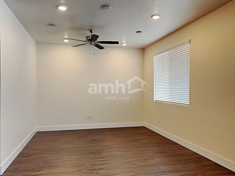 Building Photo - 1037 Woodsome Ave