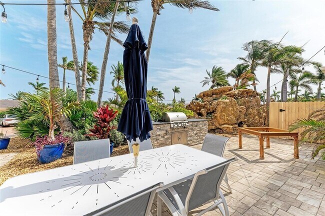 Building Photo - 603 Longboat Club Rd