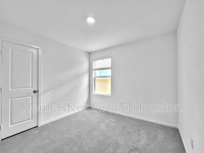 Building Photo - 207 Brandi Dr