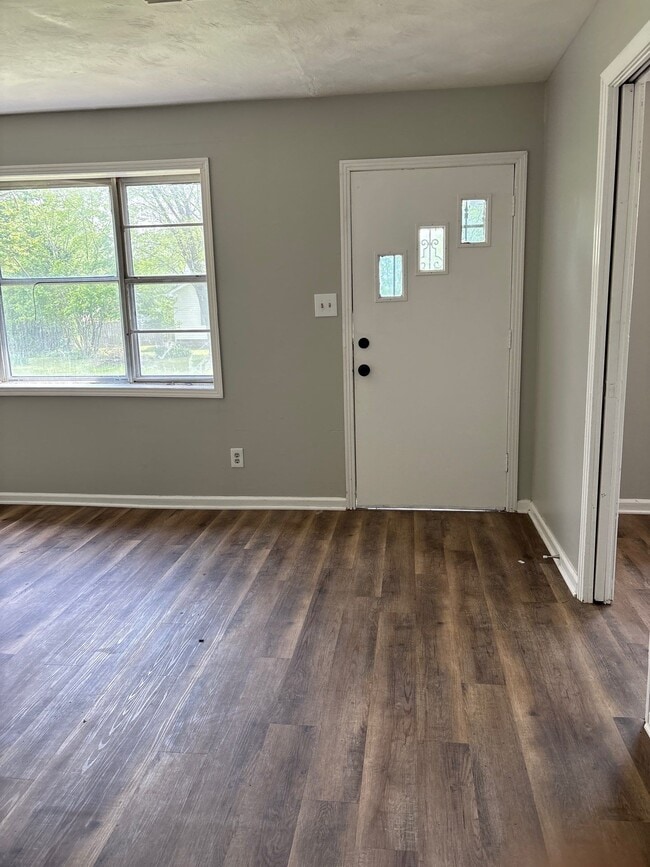 Building Photo - 211 Nance St