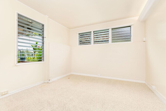 Building Photo - Charming 4-bedroom, 2-bathroom single-family home