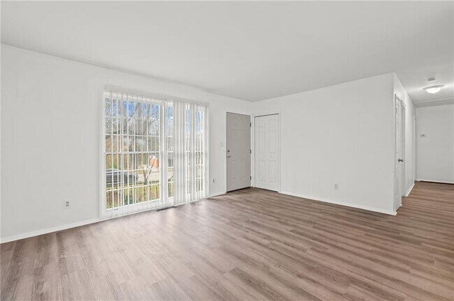 Building Photo - 4488 Richard Rd