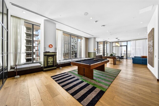 Building Photo - 11 NE 6th St