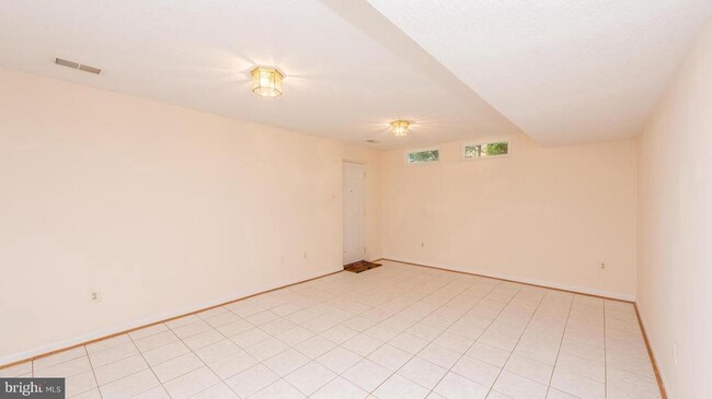 Building Photo - 3871 Woodville Ln