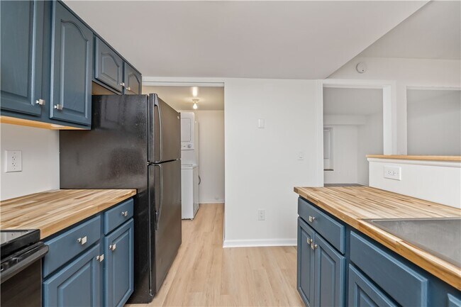 Building Photo - 154 Norwich Dr