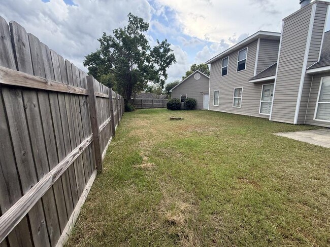 Building Photo - 2065 Juniper Dr