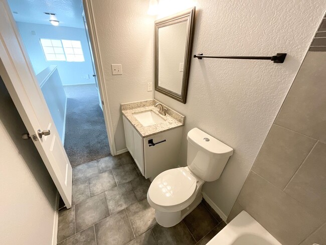 Building Photo - Outstanding 3 bedroom/2.5 bath home in established neighborhood just minutes from Lackland AFB an...