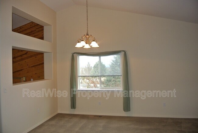 Building Photo - 2103 SW 37th St