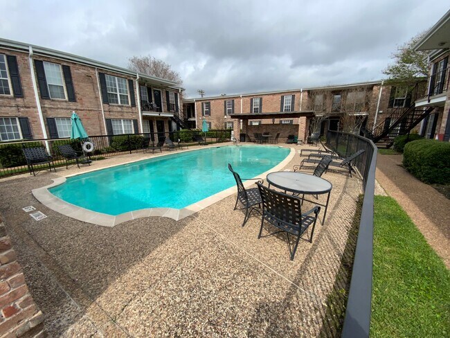 Building Photo - 6402 Del Monte Dr