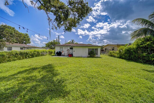 Building Photo - 6433 SW 25th St