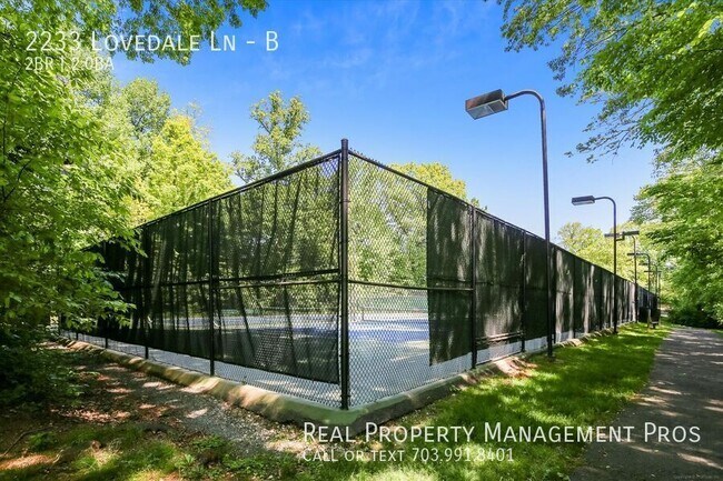 Building Photo - 2233 Lovedale Ln