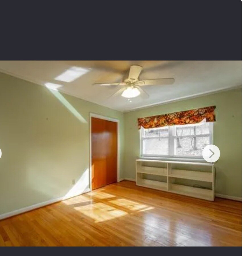 Middle bedroom (walls painted tan, valance and bookshelf gone - 312 Signal Mountain Blvd