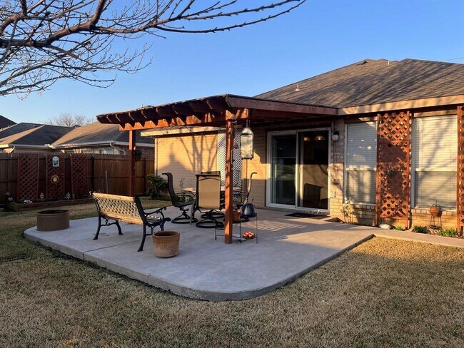 Building Photo - 612 Crystal Brook Dr