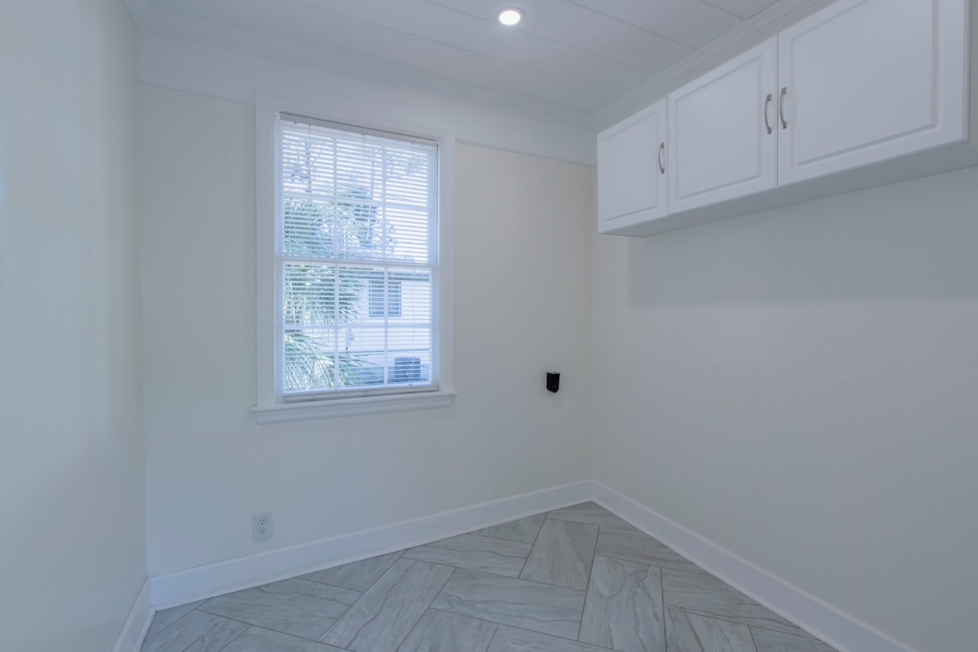 Laundry Room - 1532 E 53rd St