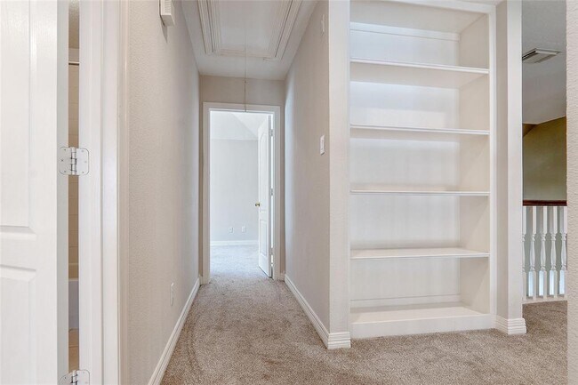 Building Photo - 5534 Chesapeake Pl