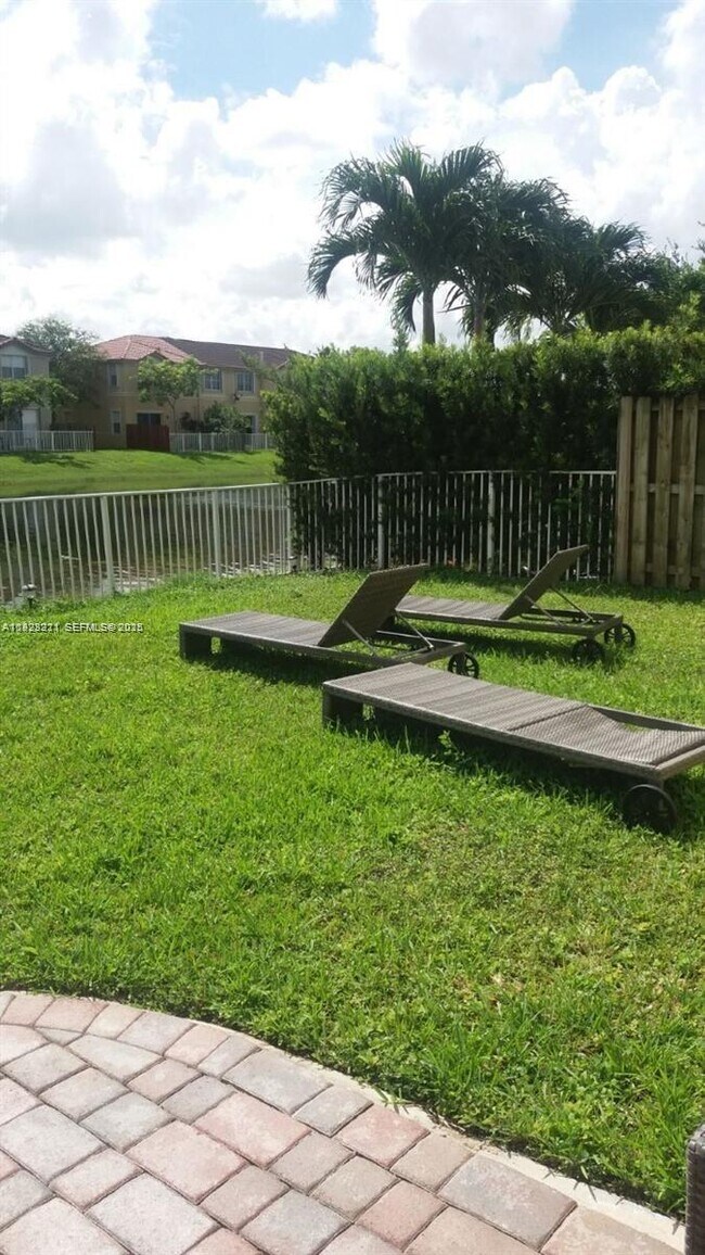 Building Photo - 7903 NW 111th Ct