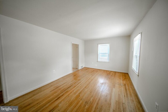 Building Photo - 4002 74th Ave